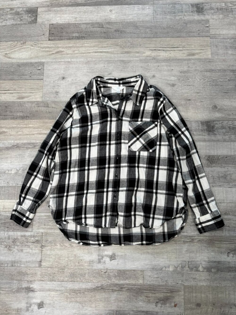 Time & Tru Black Buffalo Plaid Flannel Button Down Size Large Long Sleeve M40